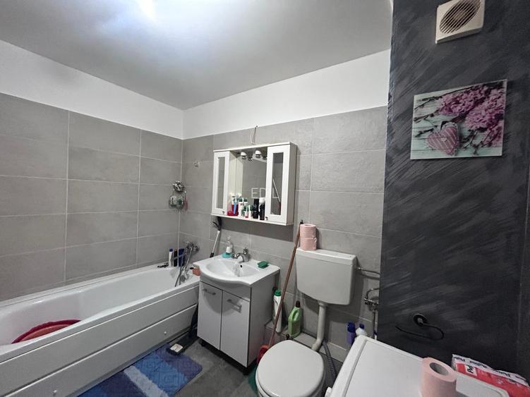 Apartament de doua camere, la mansarda, Floresti - 7