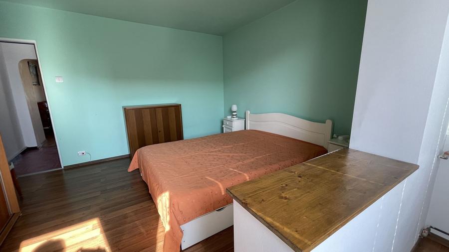 Apartament spațios cu două camere, etajul 4 cu acoperiș.