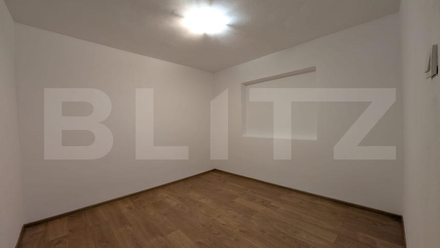 Spațiu comercial cu 2 Intrări Stradale, 70 mp, zona Micro 11