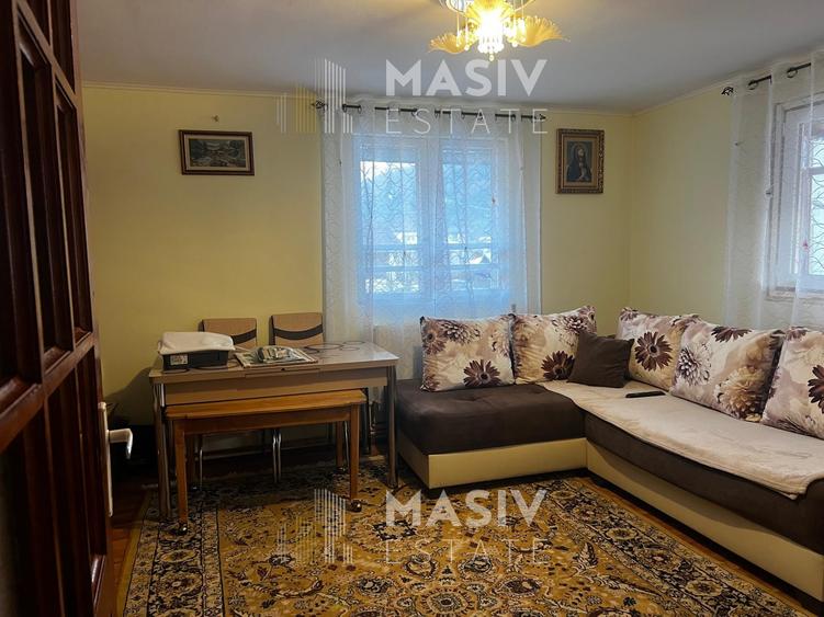 Casă spațioasă de vânzare în Azuga – 9 camere, 6 băi, vedere la Munții Bucegi