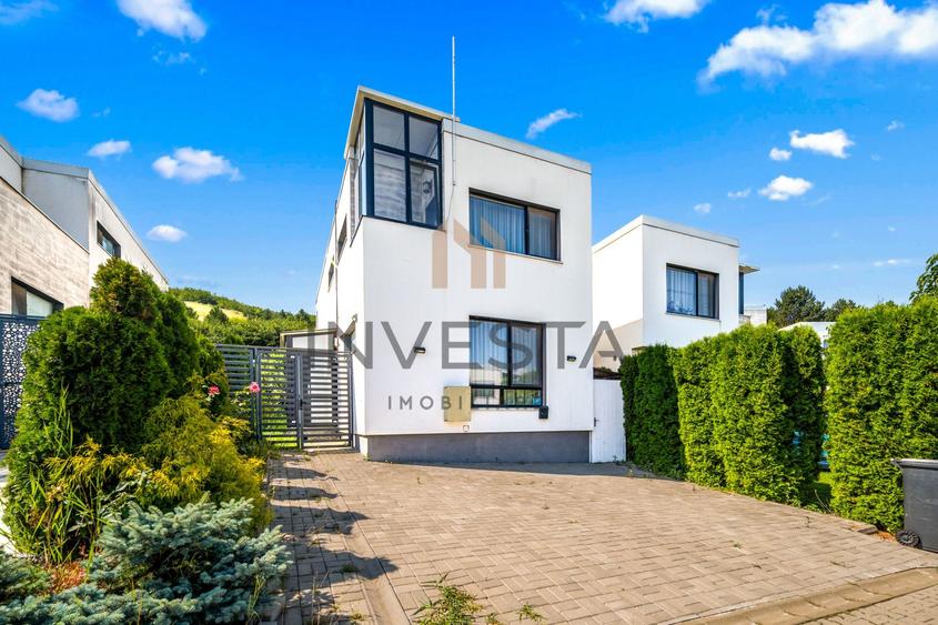 Duplex White House | Energie proprie | langa padure si VIVO - Razoare