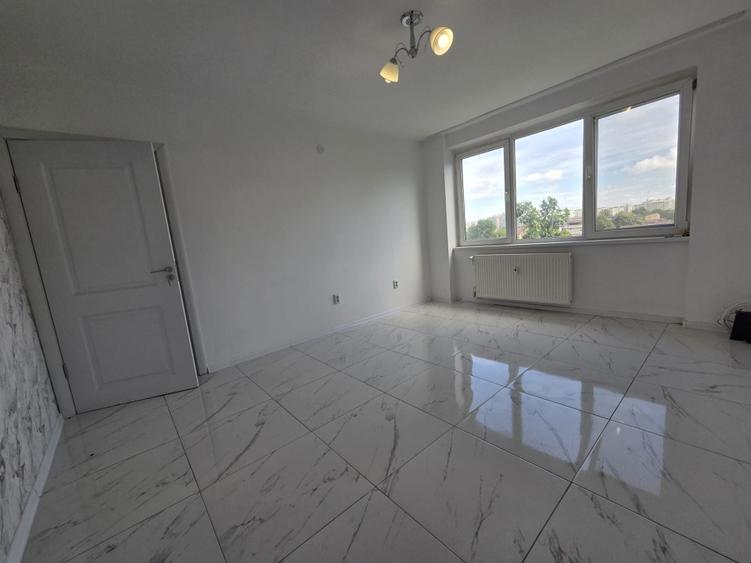 Particular, vand apartament 3 camere proaspat renovat Stefan cel Mare