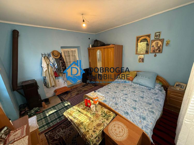 Caslita - teren 513 mp, pomi fructiferi, casa 2 camere