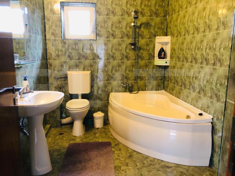Casa 5 camere,teren 700 mp, foisor si gratar,Micesti