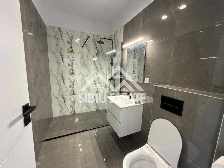 Apartament de închiriat , 2 camere decomandate, cu balcon si parcare