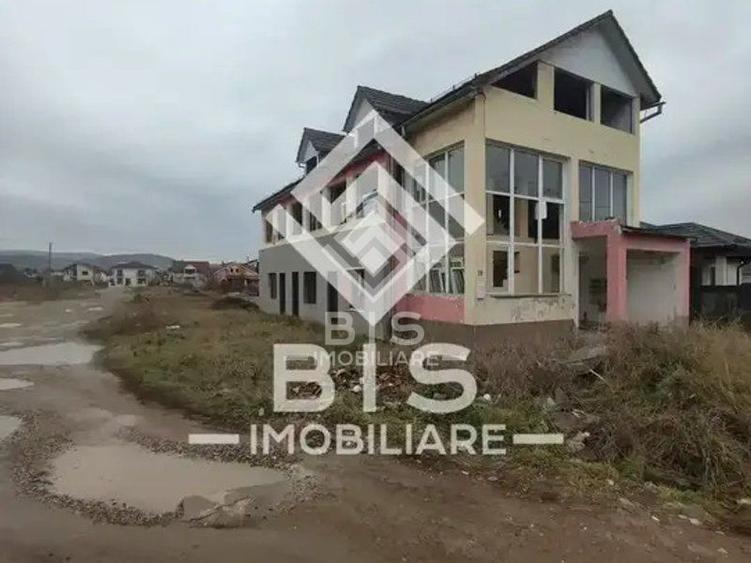 Cladire P+1+M cu destinatie mixta
