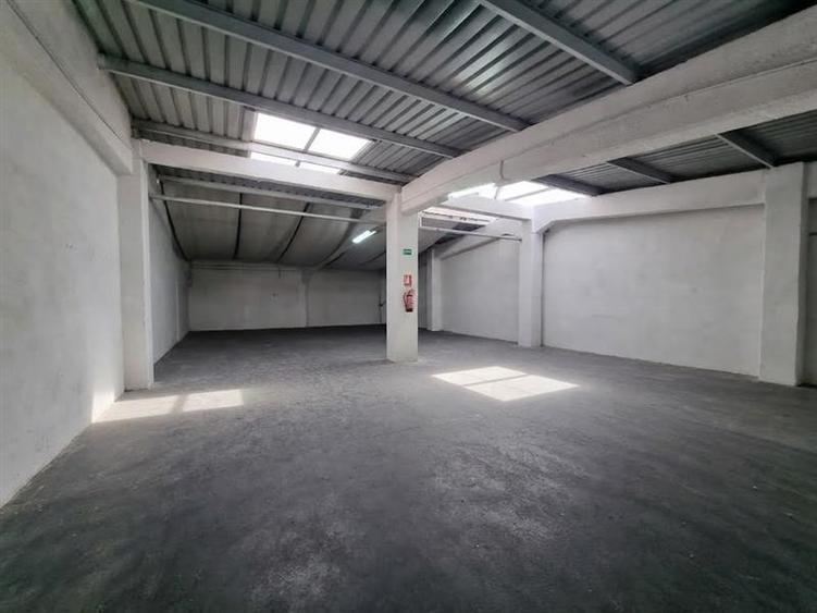 Showroom Auto Central cu IsU & Parking