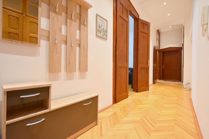 Apartament cu 3 camere in zona Ultracentrala - Piata Victoriei