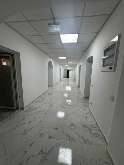 Spațiu comercial / demisol 272,3 mp — centrală proprie, chicinetă, toaletă —