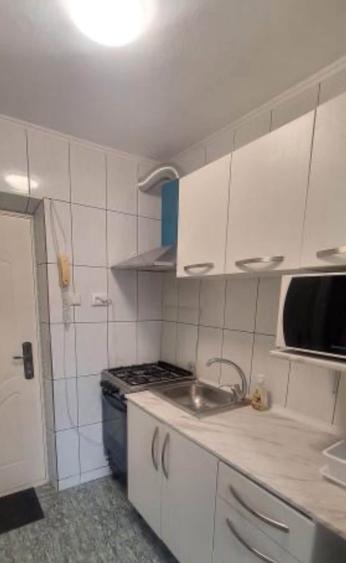 Garsonieră zona Cet mobilată utilată 20 mp