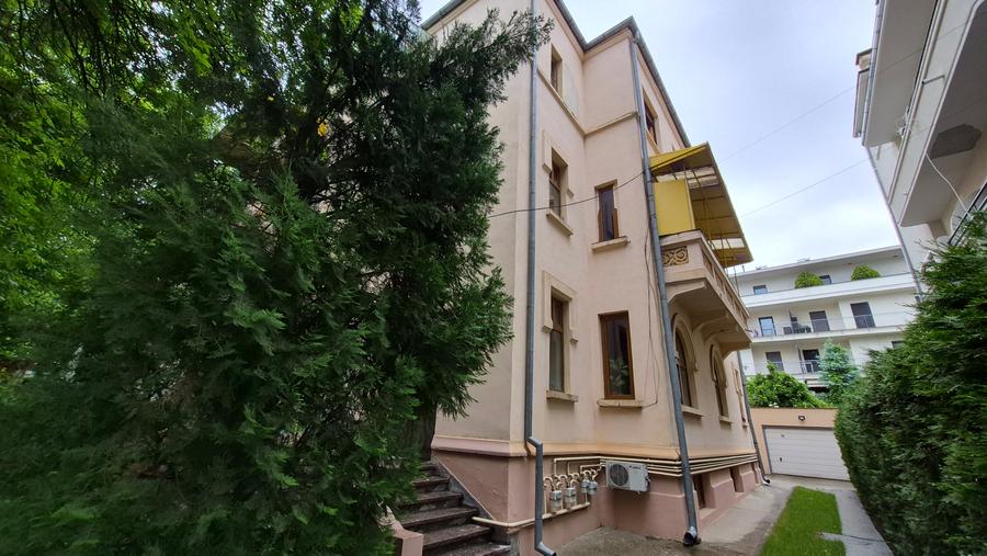 Apartament 5 camere pretabil birouri/locuit