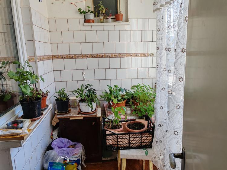 Apartament 3 camere liber la vanzare, pozitie deosebita zona Colinei