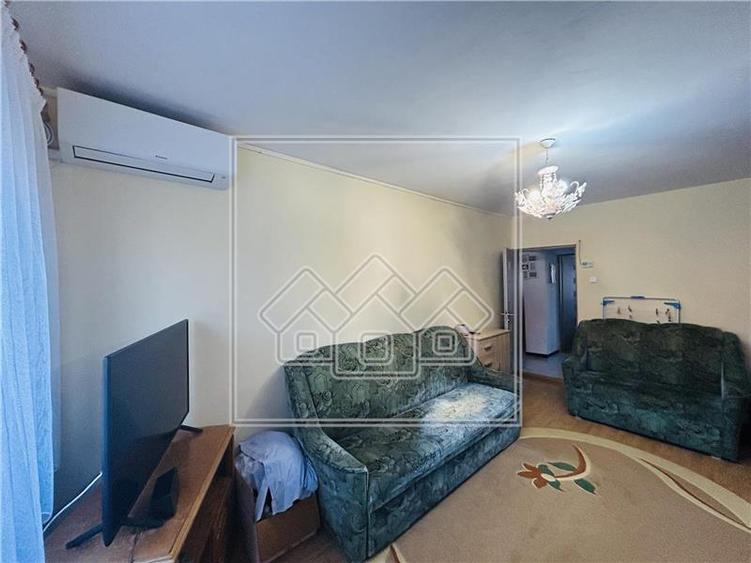 Apartament cu 2 camere, balcon, pivnita - renovat - Zona Terezian