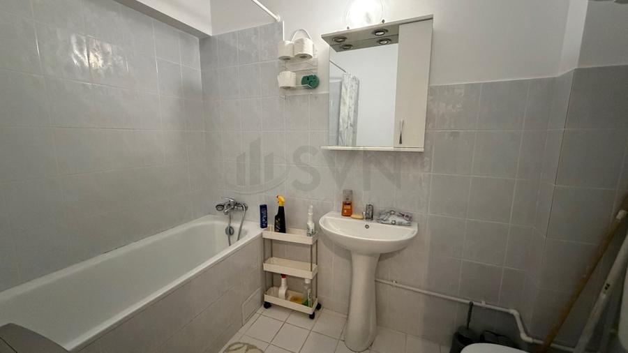 REA1027738 Studio Mall Vitan bloc 2001 53 mp