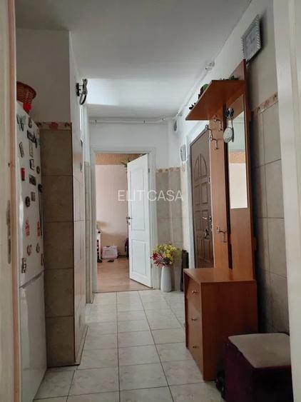 Apartament 2 camere decomandate, etaj 1/4, zona Nicolina - 5