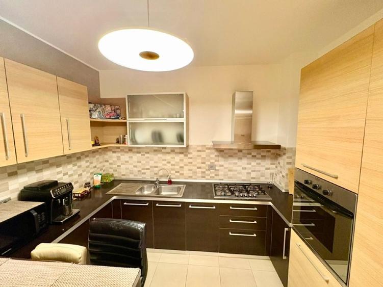 Proprietar vând apartament 3 camere bloc Teodor/ ISHO