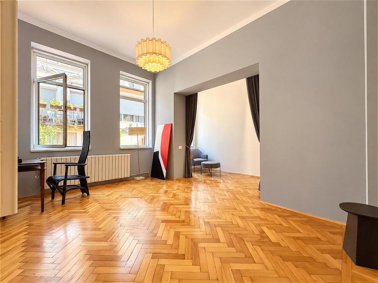 Piesă rară în centrul Capitalei: Apartament de colecție cu cramă boltită și pod