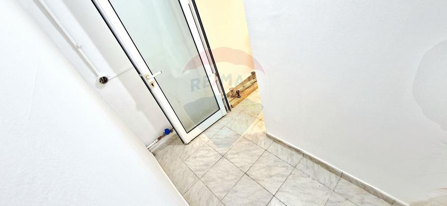 Spațiu comercial–multiple destinații, vitrină stradală,  zona UTA