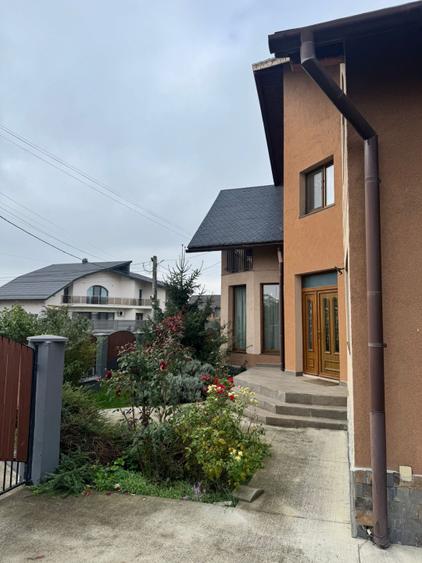 Casă superbă spatioasa intr-o zona linistiota aproape de oras