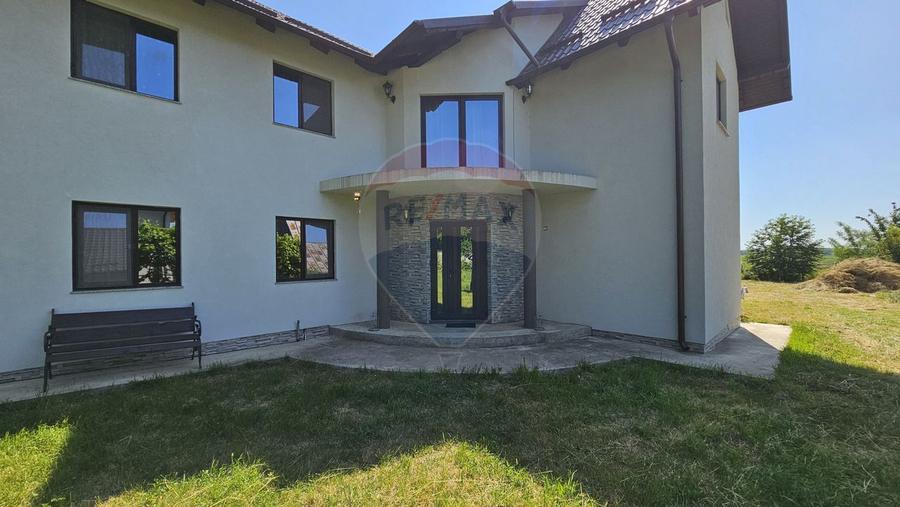 Casă / Vilă cu 6 camere de vânzare in Hânțești, Suceava