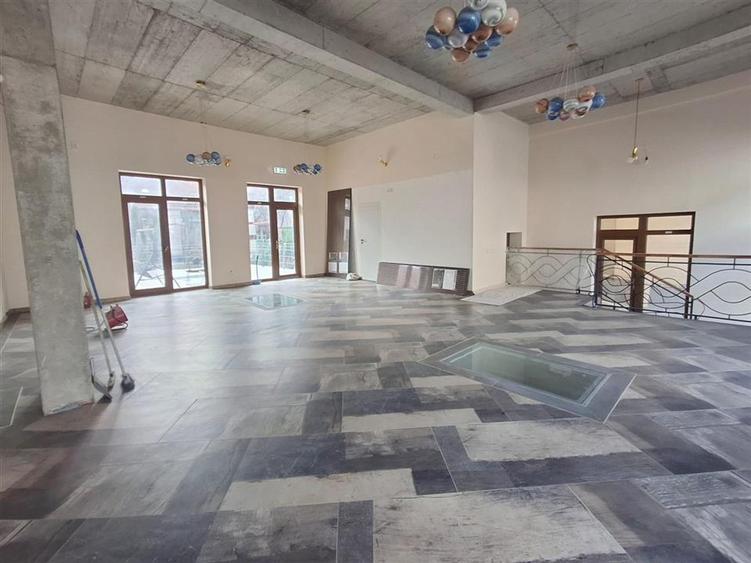 Spatiu comercial 90 mp cu terasa  zona Centrala