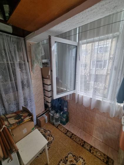 Poarta 6 liceul Blaga- apartament 4 camere decomandat cu gaze