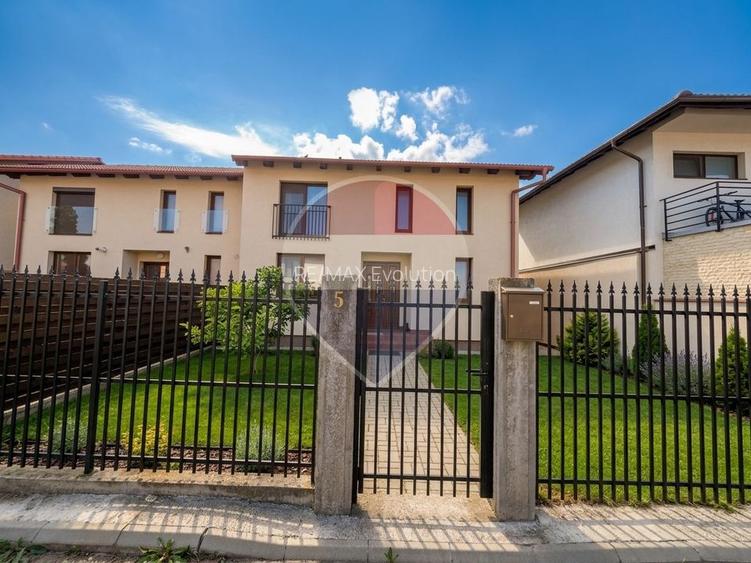 Duplex spațios cu 3 dormitoare, curte de 250 mp și parcare proprie. - 2