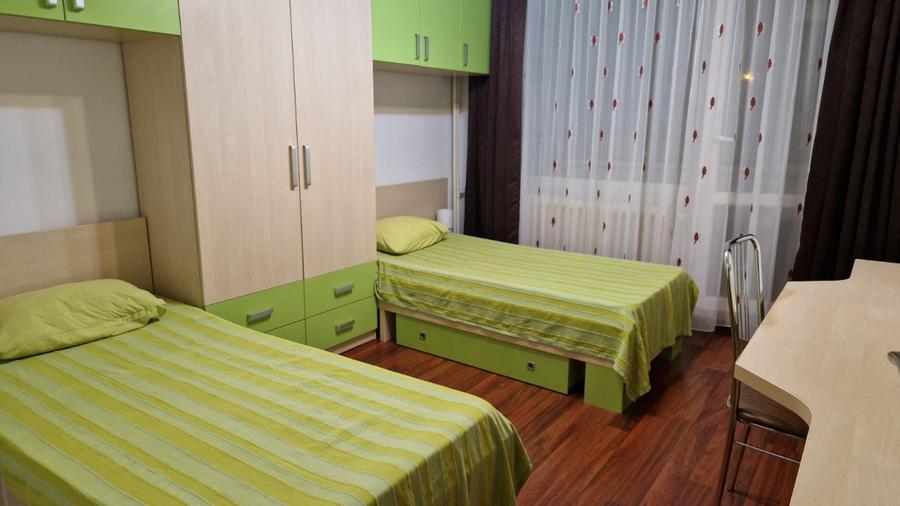 Apartament 3 camere, 65 mp, decomandat, centrala, parcare, Aparatorii Patriei