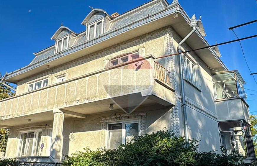Vila cu 7 camere de vanzare in zona Centrala Aleea Grivitei Roman