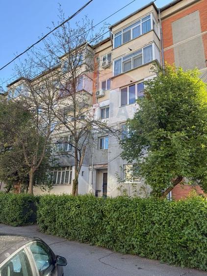 DE INCHIRIAT Apartament 2 camere cu garaj zona Europa