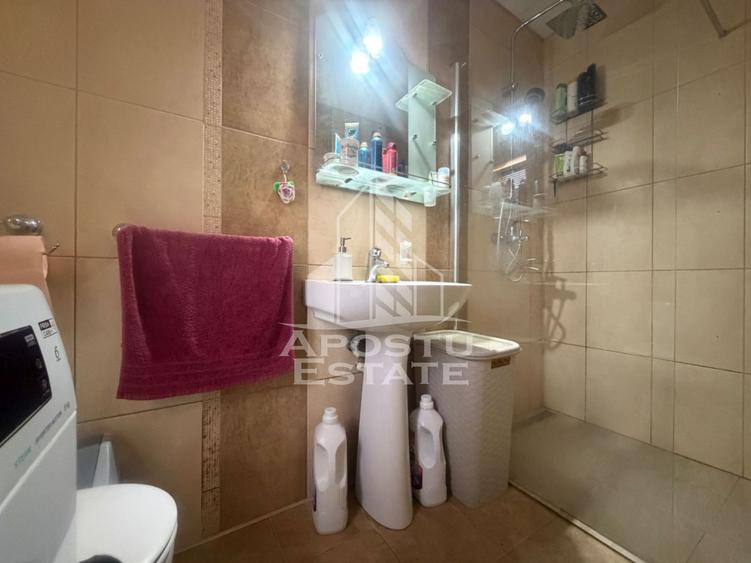 Casa individuala cu 5 camere, carport, 426mp teren in Sanandrei
