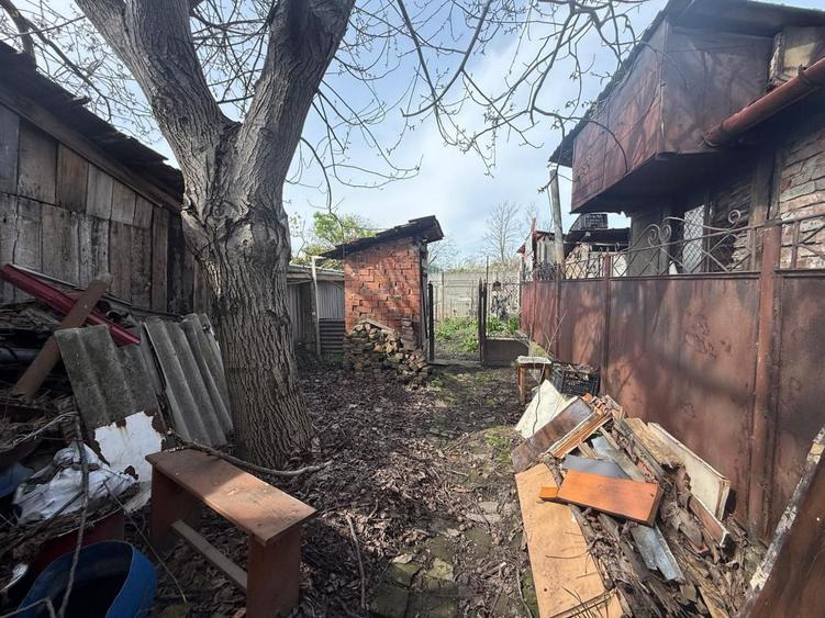 Apartament de vanzare la curte comună, 67,5 mp utili, teren 213 mp