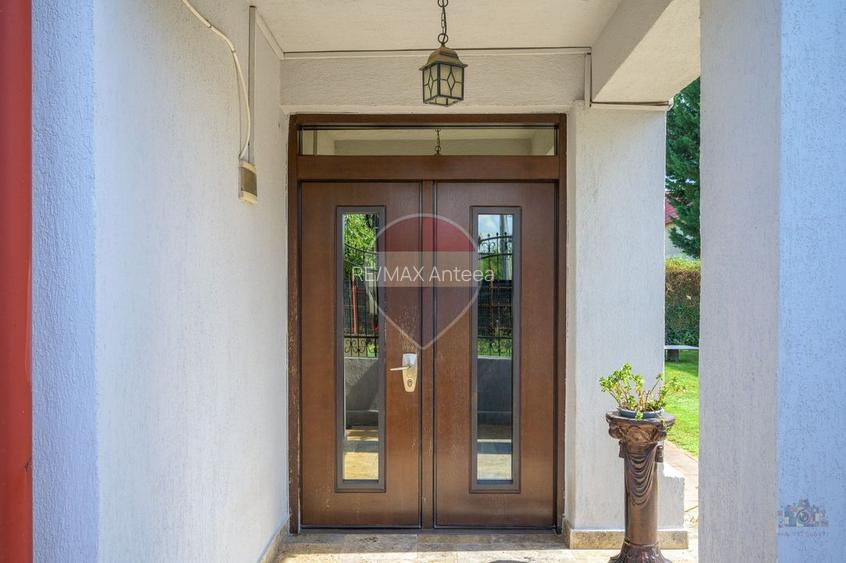 Vilă renovată P+1+M  | Foișor vitrat, grădină și jacuzzi - 43