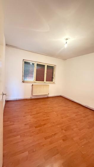REPUBLICII zona CATEDRALEI 2camere decomandate, etaj4-acoperis!