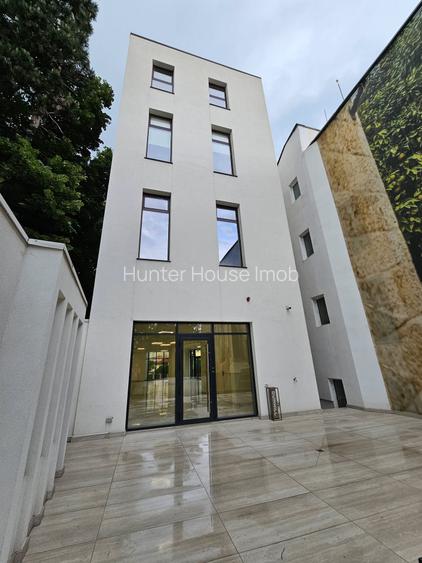 SPAȚII PREMIUM DE ÎNCHIRIAT – STR. BREȘTEI NR. 25, CRAIOVA – ZONA CENTRALĂ - 25