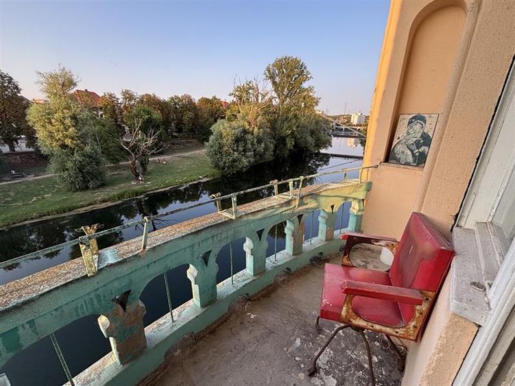 Apartament 129 mp cu vedere spre Crisul Repede si demisol independent in cladire
