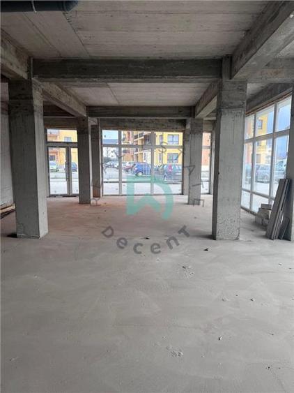 Vanzare spatiu comercial 100 mp cu vitrina stradala - SELIMBAR