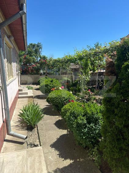 Casa cu garaj si teren + anexe, 100 mp, zona Produlești