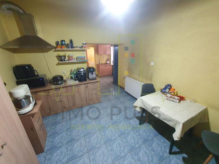 Casa individuala. 2 fronturi de pe 2 strazi (fata-spate)