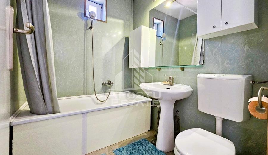 Apartament 4 camere, decomandat 2 bai, 2 balcoane, Central