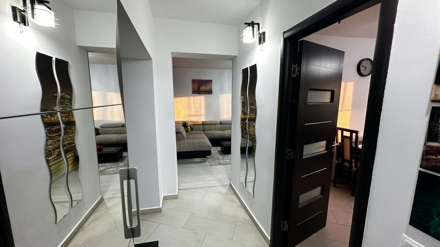 Apartament decomandat cu 3 camere, Ultracentral, centrală proprie