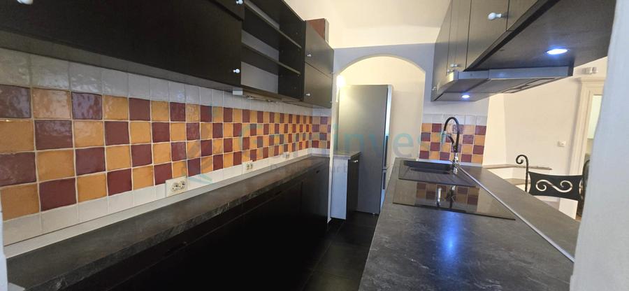 Apartament rustic-ultracentral cu 4 camere de inchiriat,Oradea,Bihor