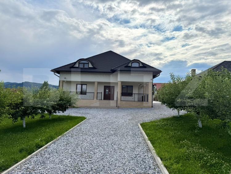 Casa individuala, 411 mp,  împreună cu 2000mp teren,  Gura Humorului, zona Toaca