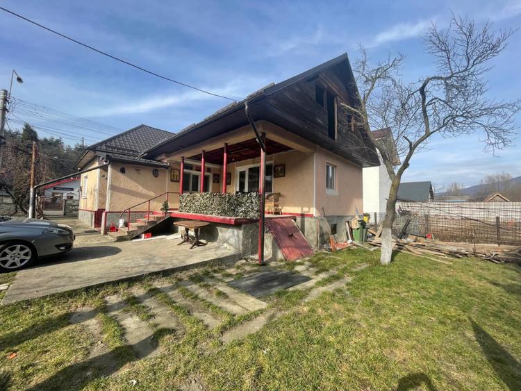 Casă unifamilială cu curte proprie, 100 mp, zona Ferneziu