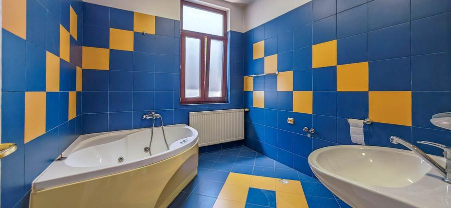 Vilă spațioasă de închiriat, 11 camere, București