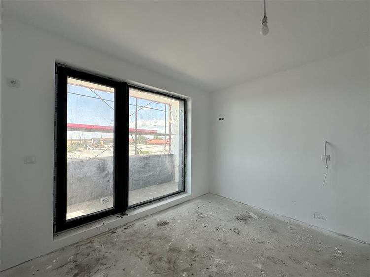 Apartament 3 Camere în bloc finalizat, etaj intermediar, construcție n