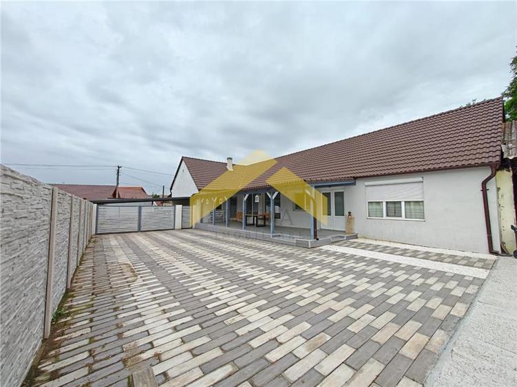 Casa la sol 170 mp utili plus teren de 1,122 mp in Vladimirescu de vanzare