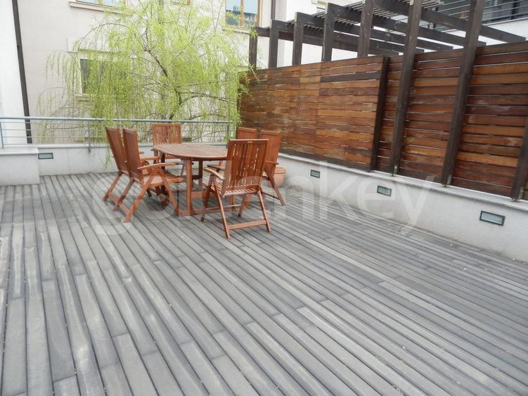 Apartament spatios cu 4 camere si terasa generoasa