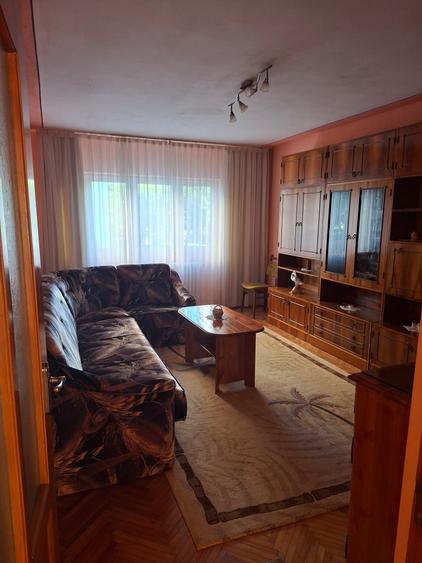 Apartament cu 3 camere,decomandat,parter inalt,zona Lama