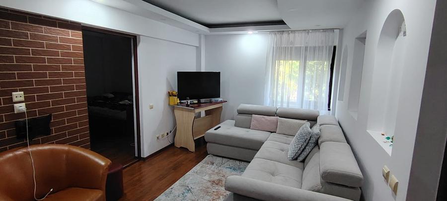 Apartament 4 camere la str.Primaverii+spatiu amenajat separat